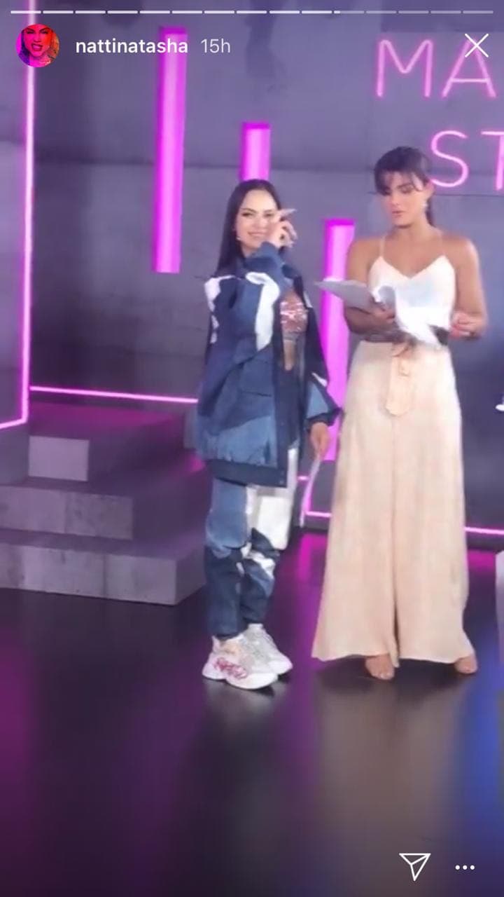 La intérprete de 'La mejor versión de mí' ya está pensando en el calzado que deberá ocupar durante la entrega de premios, para alcanzar la estatura de su paisana, Clarissa Molina.