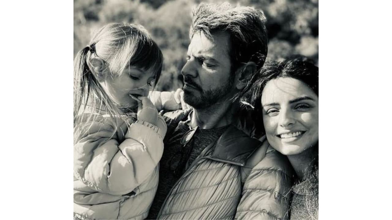 Eugenio Derbez junto a Aislinn y Kailani
