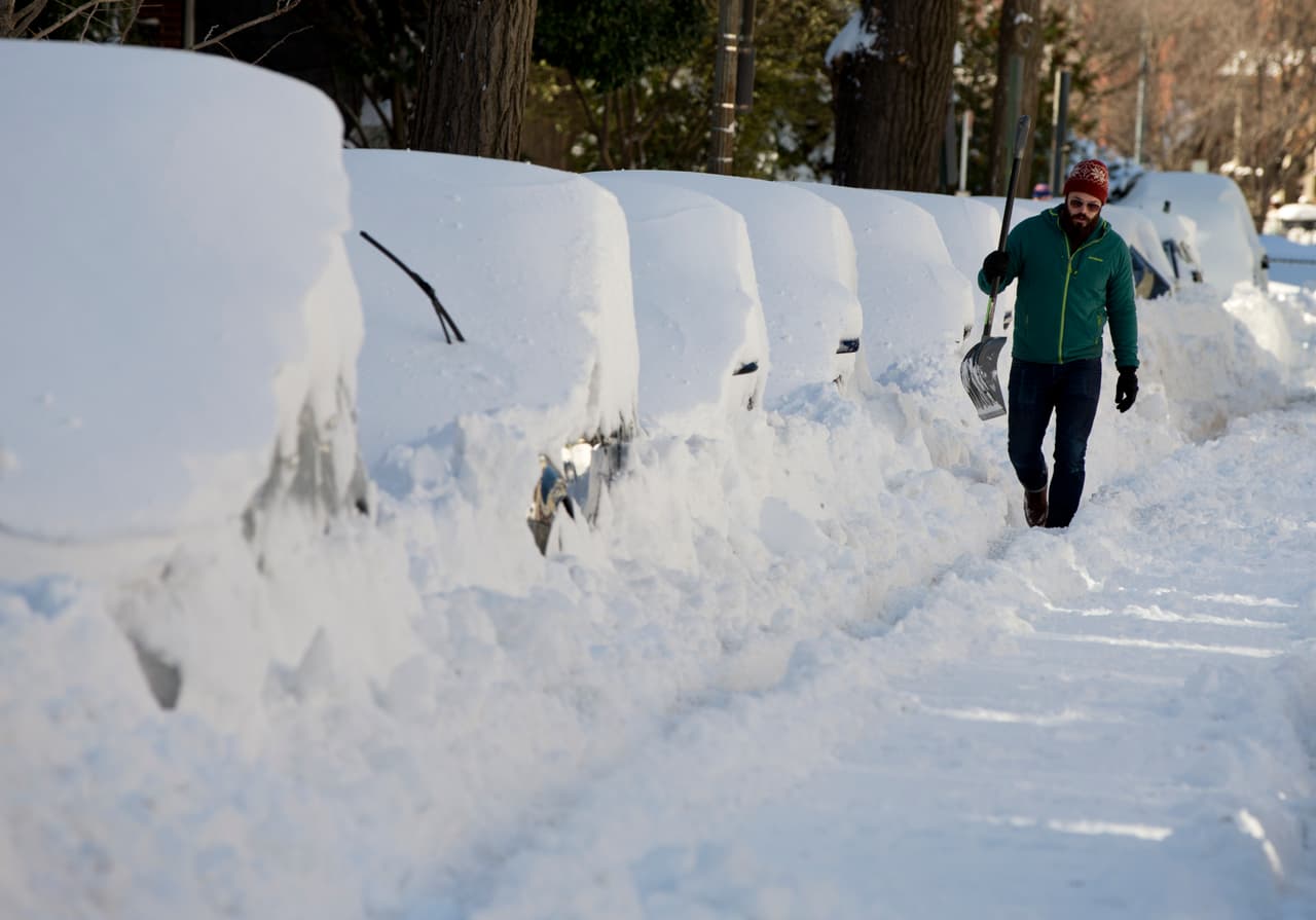 Retiro de nieve en Washington demoraría el resto de la semana