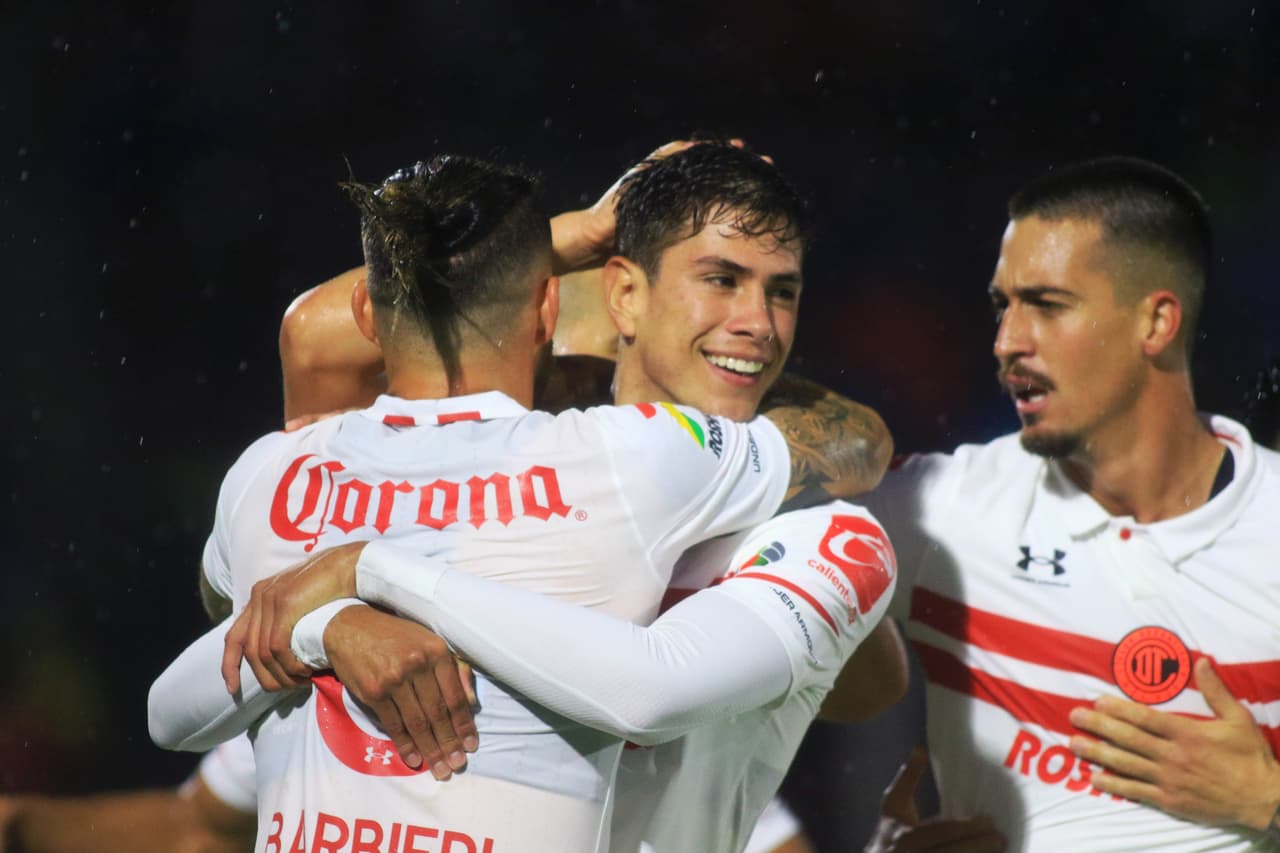 El dominio del Toluca encontró rápidamente el primer gol en la frente de Haret Ortega al minuto 5, cuando se levantó en un tiro de esquina.