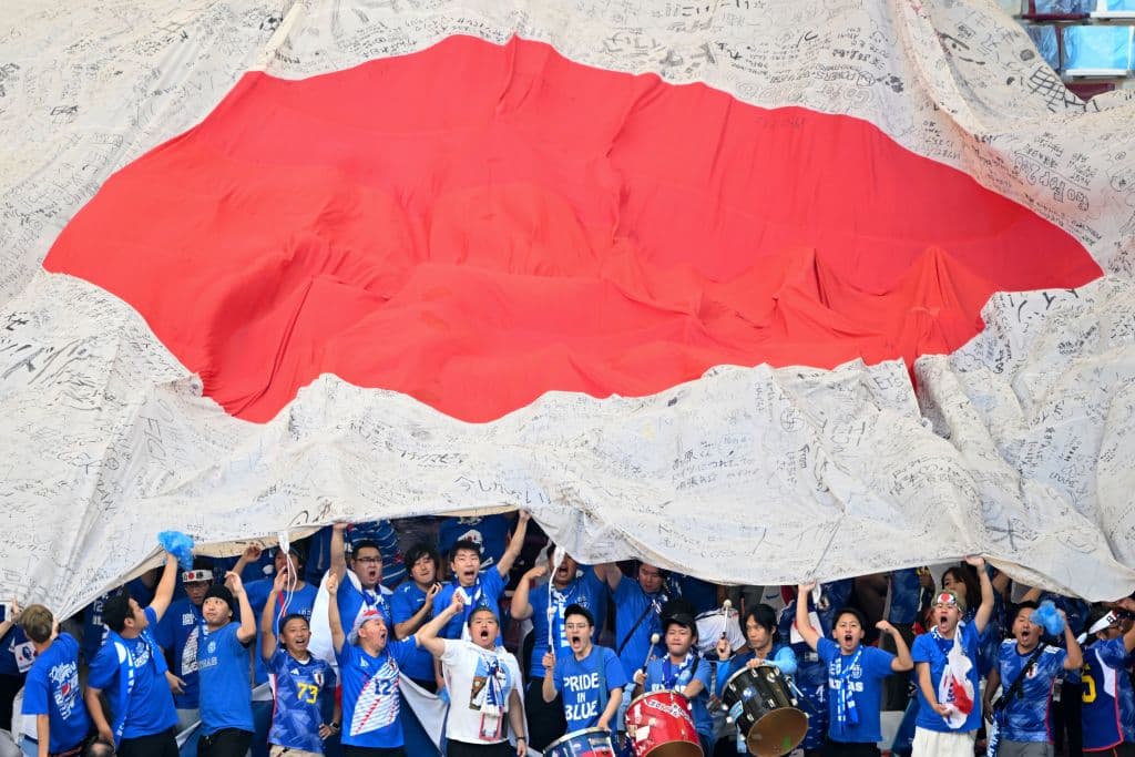 En Japón, los ciudadanos están acostumbrados a apoyarse unos a otros. 
<b>Un ejemplo de solidaridad fue el del terremoto de 2011</b> de magnitud 9 que mató a casi 16,000 personas. Unos días después, los ciudadanos habían ordenado los escombros.