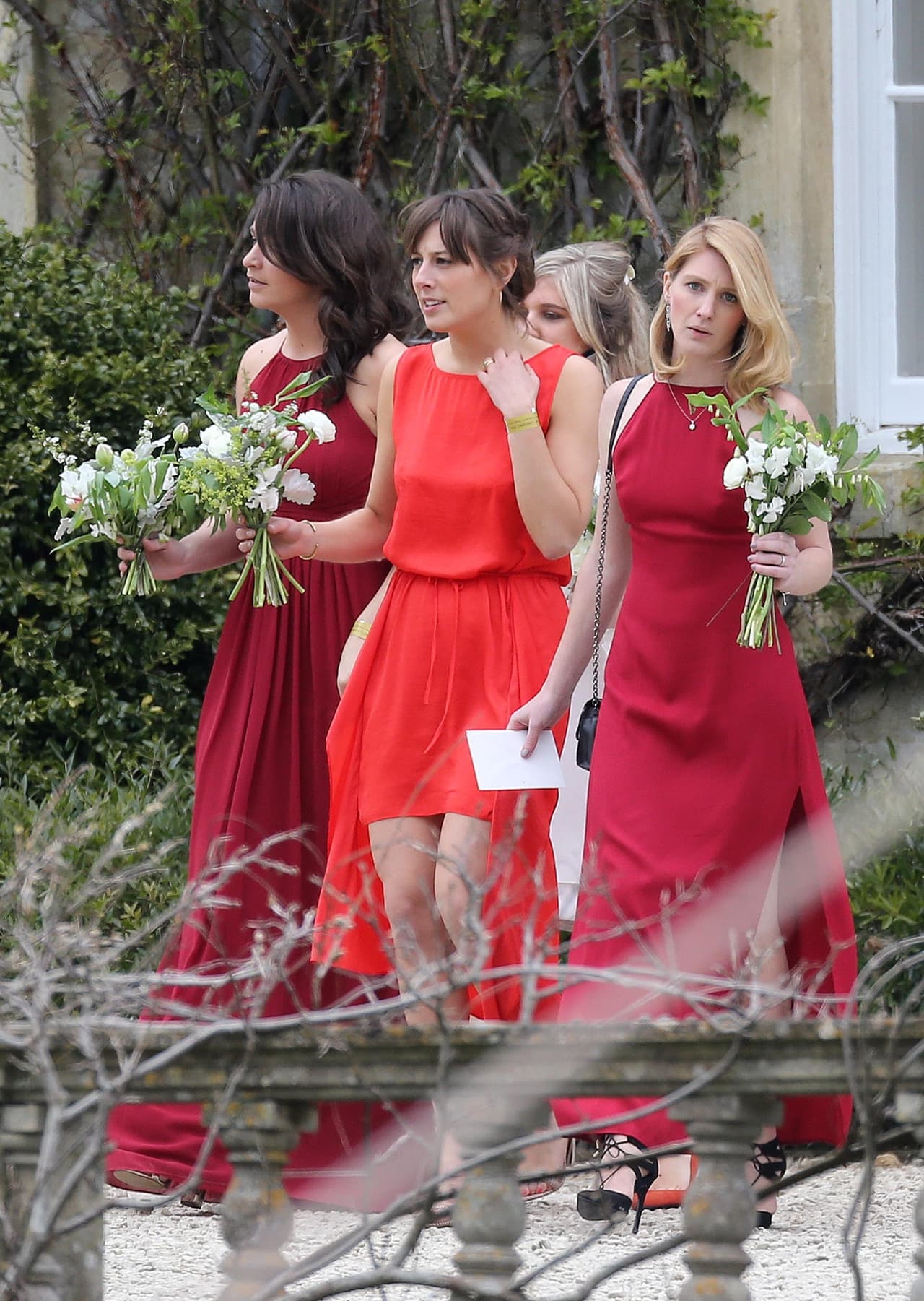 Las damas de honor, con sus respectivos ramos.