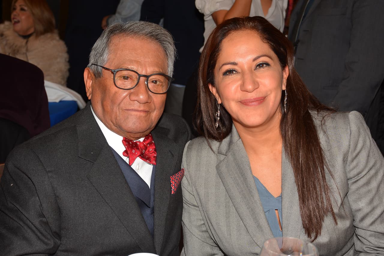 Laura Elena Villa y Armando Manzanero se casaron en 2014. Ella fue la mujer que inspiró algunos temas del cantautor, entre ellos 'Por debajo de la mesa' y 'Nada personal'.
<br>