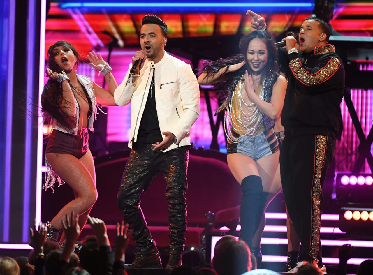 #1 | Despacito: Como ya era de esperarse, 
<b>Luis Fonsi</b> y 
<b>Daddy Yankee</b> se mantienen en la cima con la canción número uno en el país.