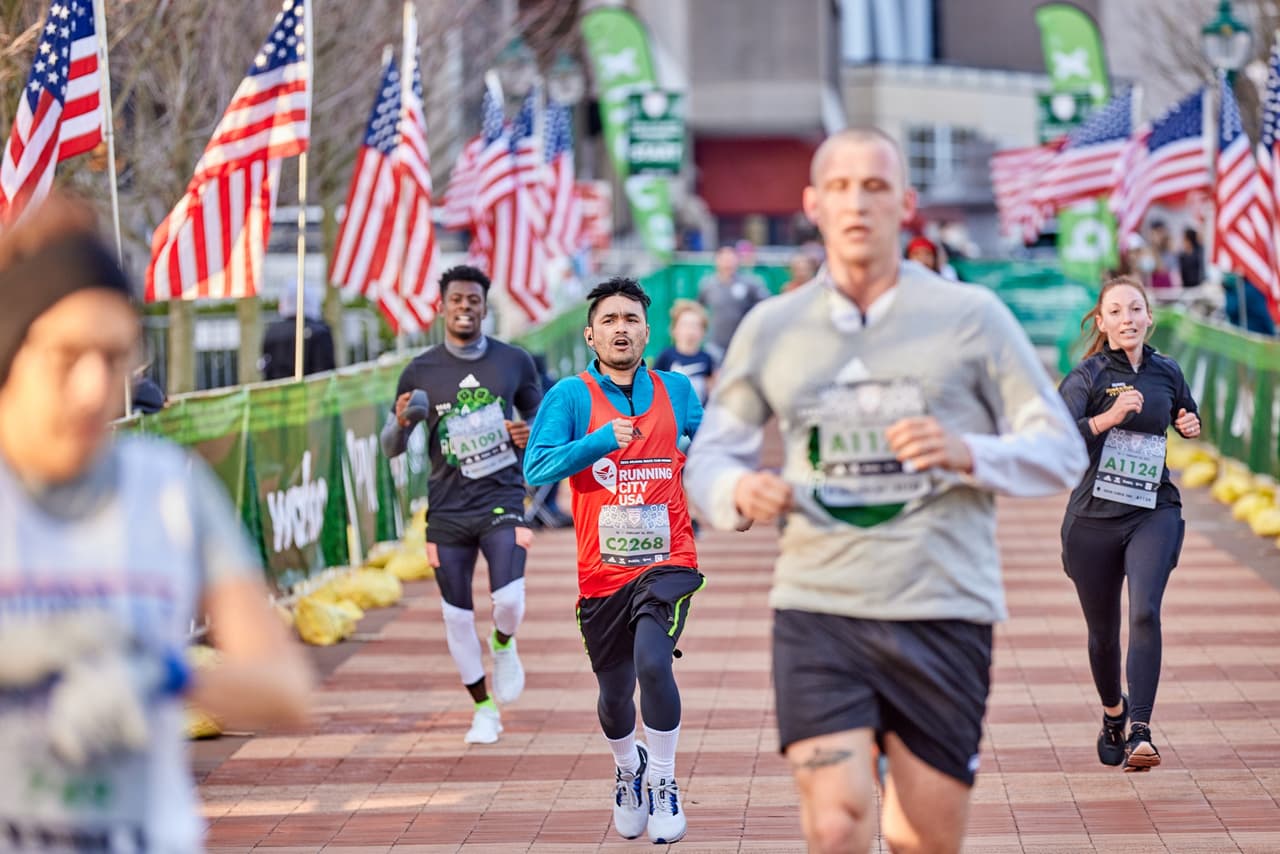 <b><a href="https://www.atlantatrackclub.org/2023-publix-atlanta-marathon-weekend">Publix Atlanta Marathon (25 y 26 de febrero)</a></b>. Serie de carreras anuales con recorridos de maratón, medio maratón y 5 km por el centro de Atlanta. Líneas de salida y de meta serán en Centennial Olympic Park.