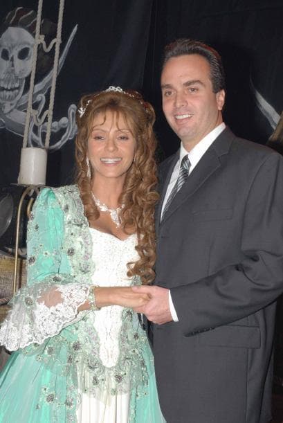 La actriz se casó con Gustavo Díaz Ordaz Jr., con el que tiene tres hijos: Daniela, Alexa y Gustavo.