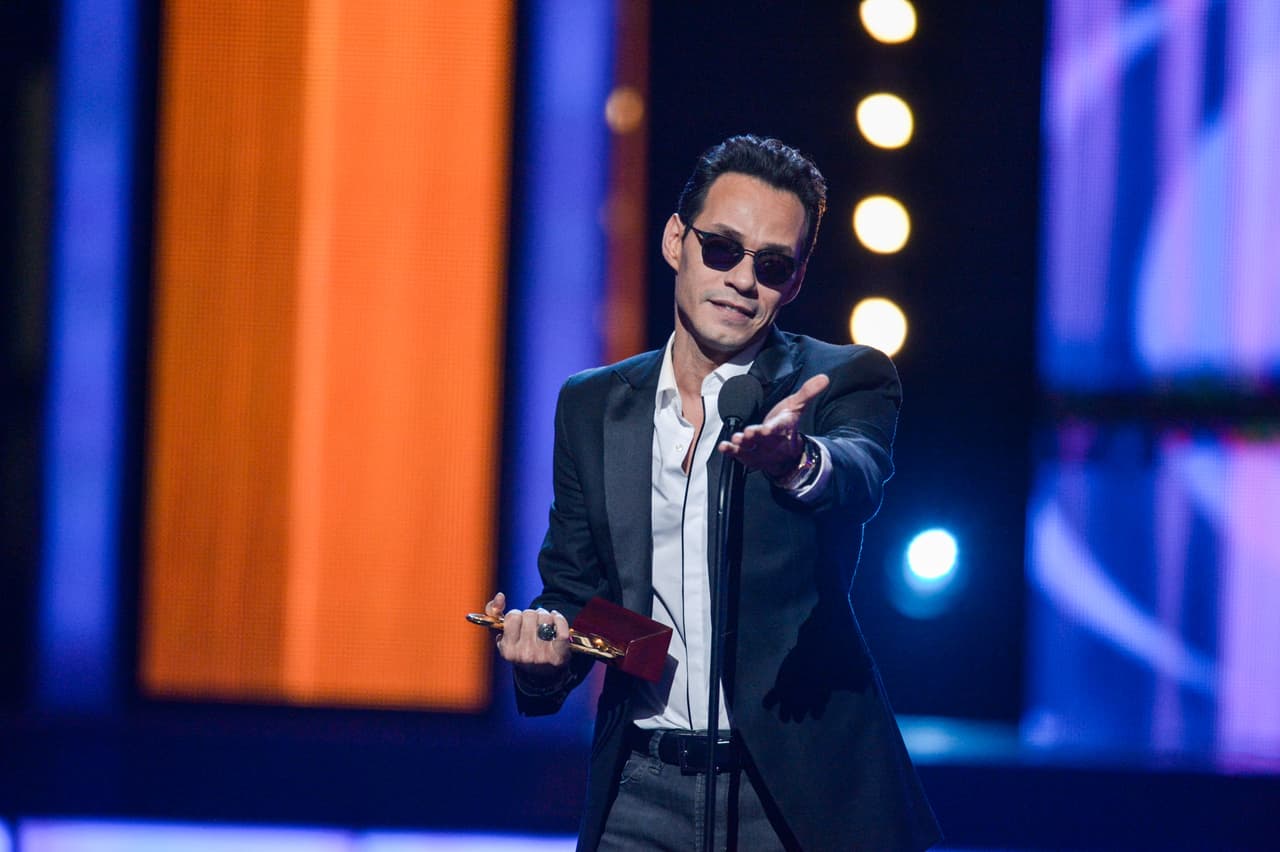 "Hay unas fuerzas cintra nosotros, que me atrevo a decir que son racistas, pero lo que digo es que mientras nos cuidamos yo me siento peruano, colombiano porque en esta país soy latino..."