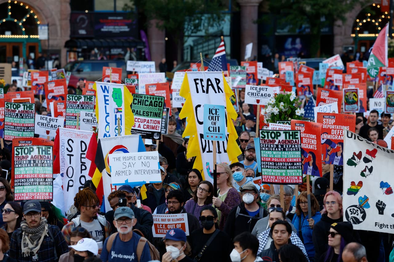 “Estar aquí es venir a apoyar y ser amor. Ser una voz para la gente que no puede tener una voz”, dijo Anthony Roman, participante en la protesta que destacó el sentido de comunidad que los llevó a trasladarse hasta el lugar.