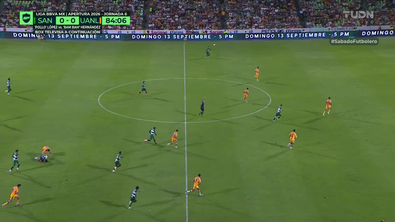 ¡Tarjeta Roja! Fernando Gorriarán recibe la segunda amarilla y se va del juego.