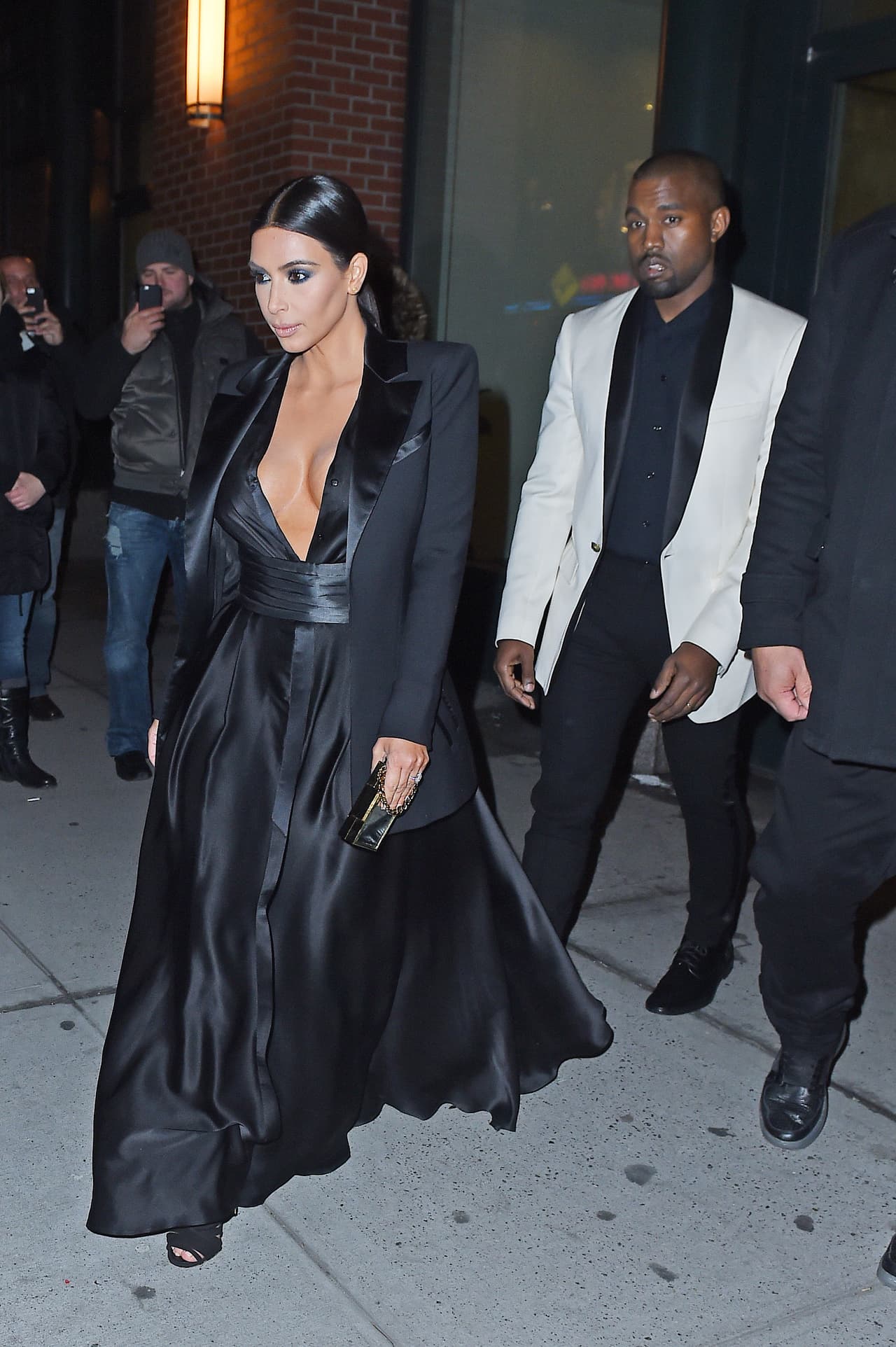 Mira fotos de Kim Kardashian presumiendo escotazo.