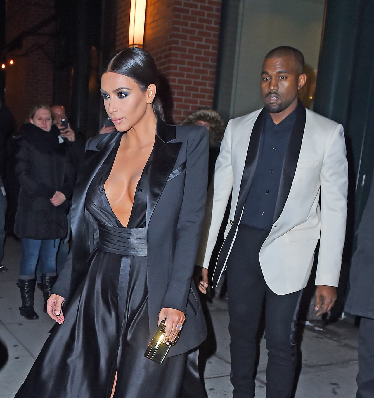 Mira fotos de Kim Kardashian presumiendo escotazo.