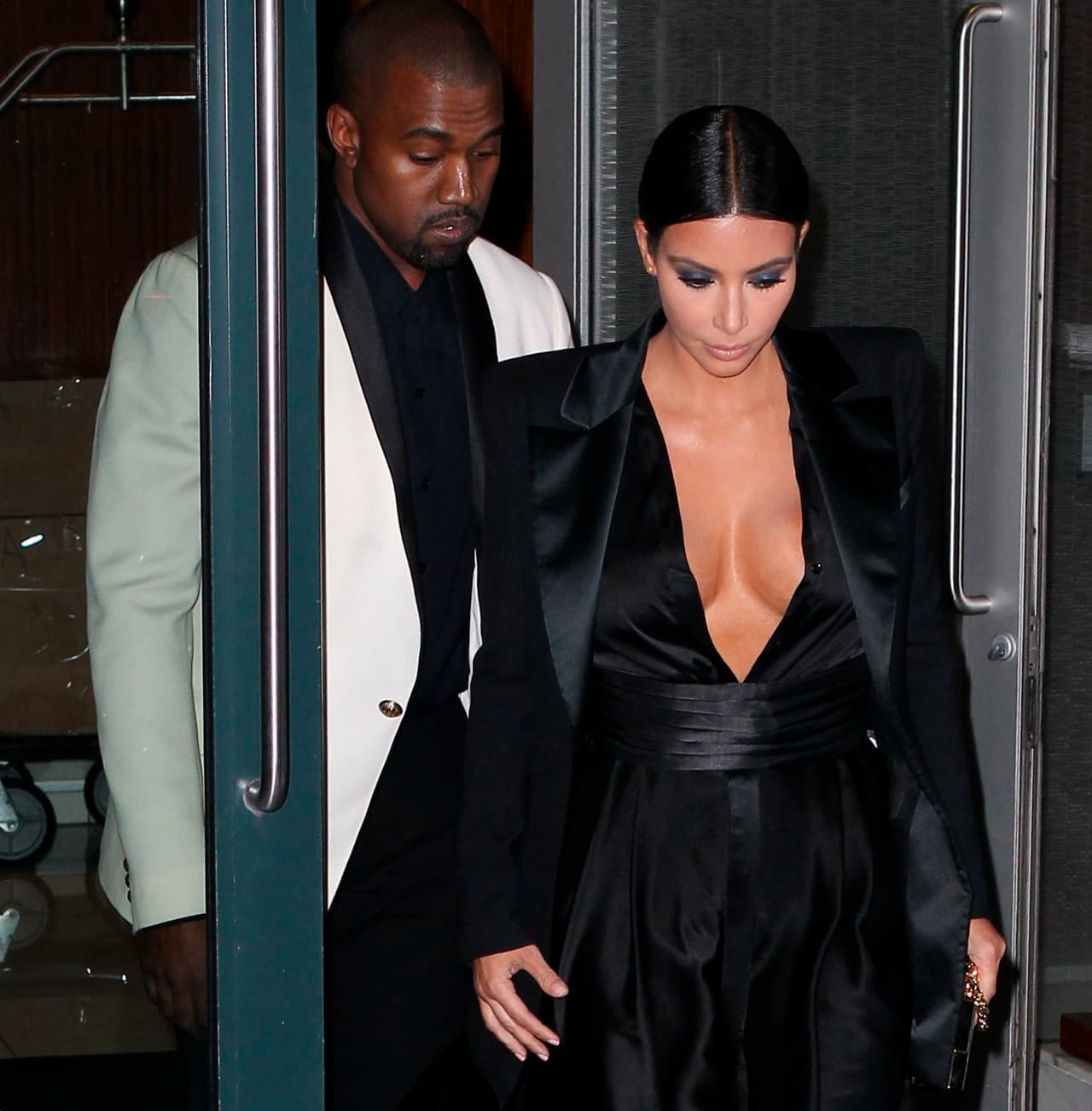 Mira fotos de Kim Kardashian presumiendo escotazo.