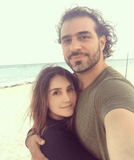 La chica rebelde hizo oficial su noviazgo con el productor a inicios del 2017 y dio a conocer la noticia con esta fotografía. “Sin duda de todas las cosas bonitas que me pasaron en el 2016 fue conocerte”, escribió en sus redes sociales.
<br>