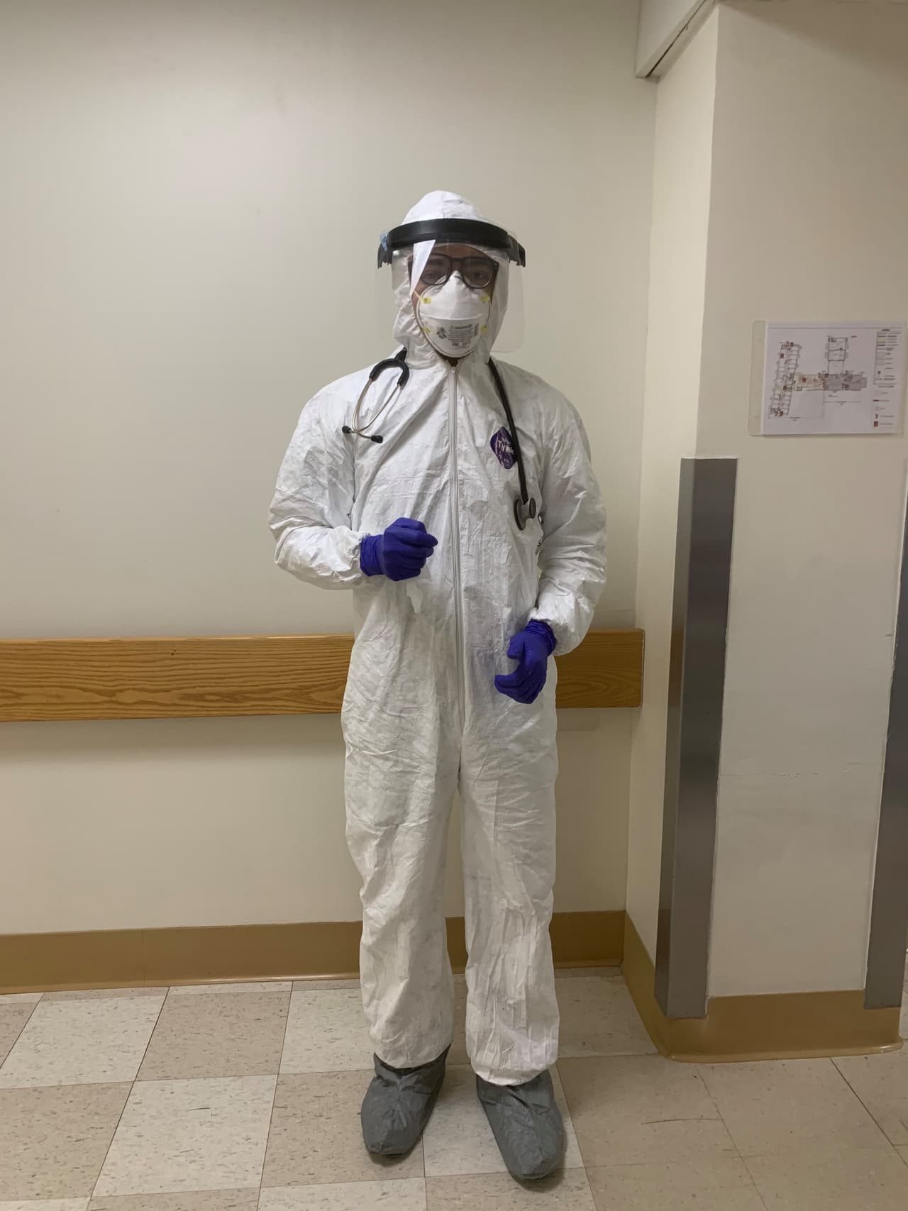 Un joven hispano de Arizona graduado de Terapia Respiratoria en Mesa.