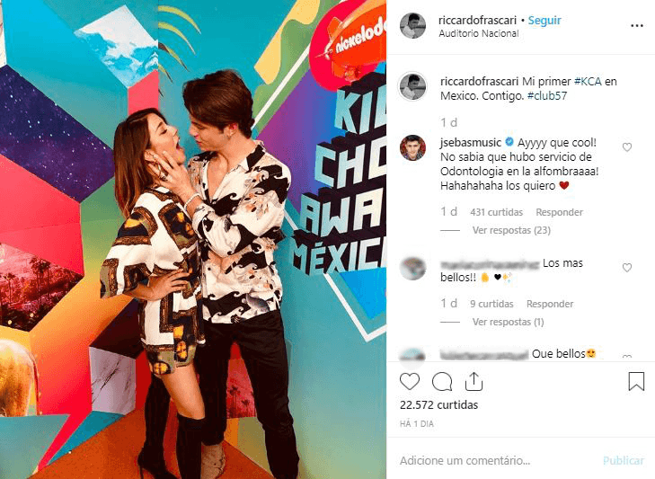 Por su parte, Frascari compartió la misma imagen en su red social donde escribió: "Mi primer Kid Choice Awards en México. Contigo".