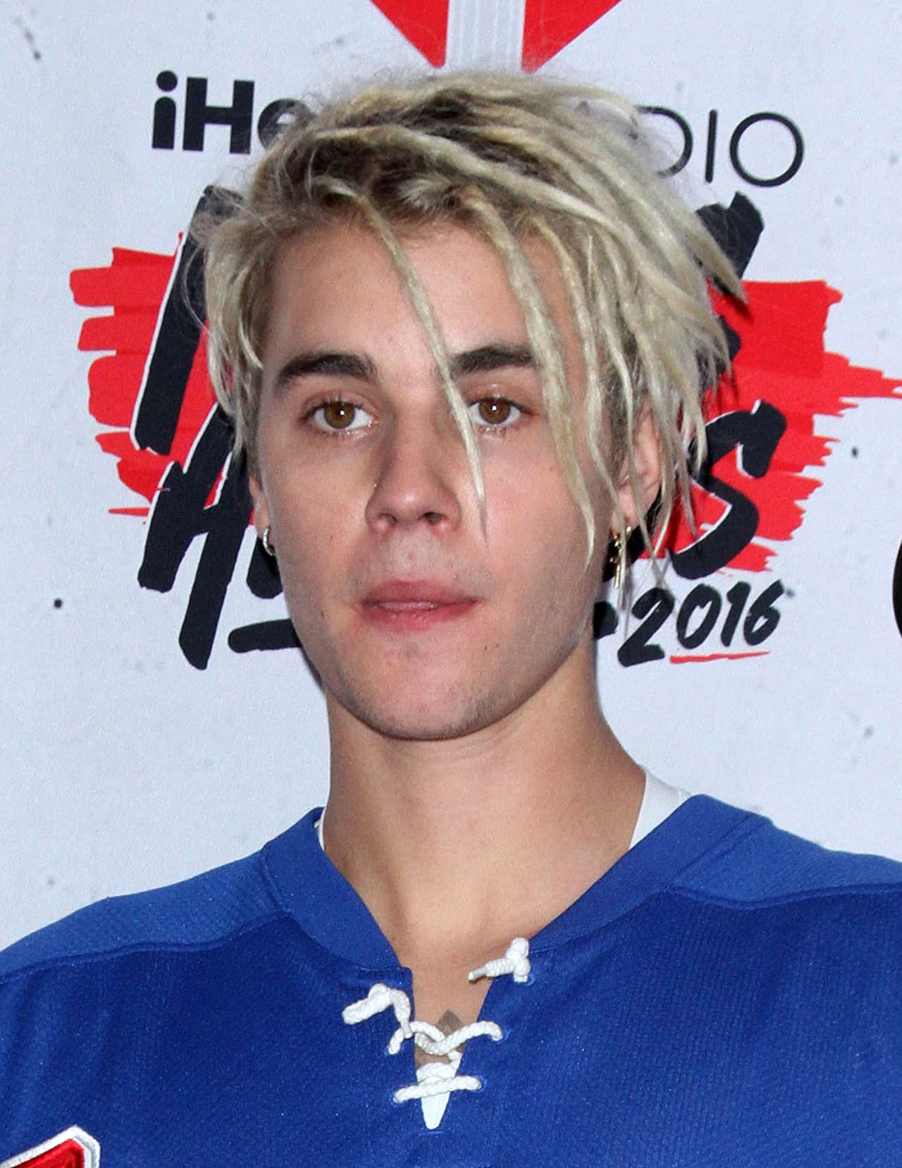 “Estas cosas se explicarán más adelante en una serie documental que pondré en YouTube en breve. Puedes conocer todo lo que he luchado y venciendo”, adelantó.