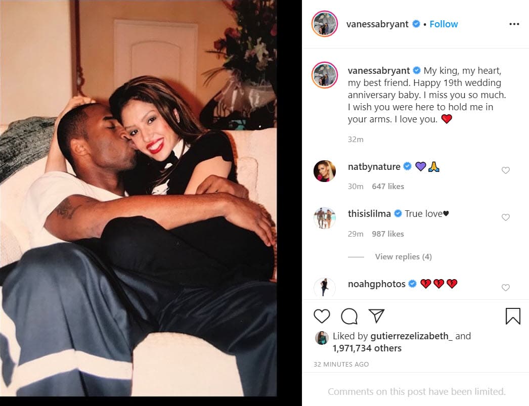 "Mi rey, mi corazón, mi mejor amigo. Feliz 19 aniversario de bodas bebé. Te extraño tanto. 
<b><a href="https://www.univision.com/famosos/mi-cerebro-se-niega-a-aceptar-que-kobe-y-gigi-murieron-vanessa-bryant-pide-oracion-publicamente-video">Desearía que estuvieras aquí para abrazarme</a></b>. Te amo", se lee en el texto que acompaña una fotografía donde aparecen juntos.
<br>