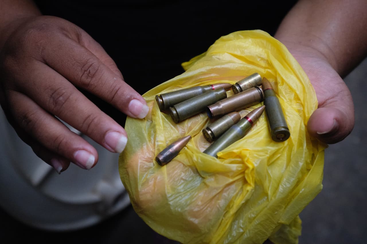 Aunque en las ciudades, la mayoría de las veces los oficiales se limitan a detener a ciudadanos, el 17 de julio cometieron una ejecución en la ciudad de León.