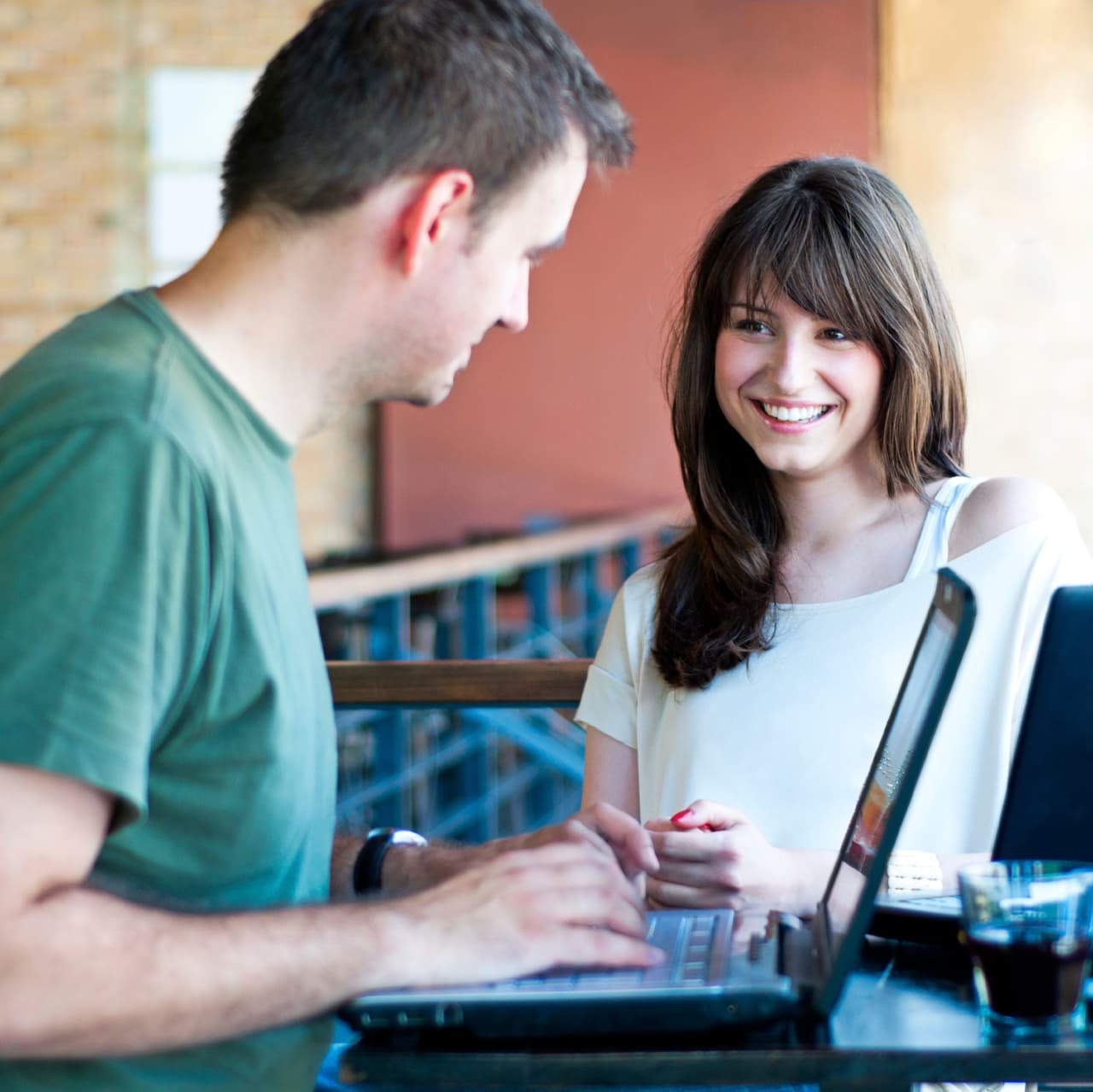 Oportunidades que debes aprovechar este mes: El ofrecimiento de un buen amigo para juntos iniciar algún negocio o asociación que tiene muchas posibilidades de éxito durante este ciclo planetario.