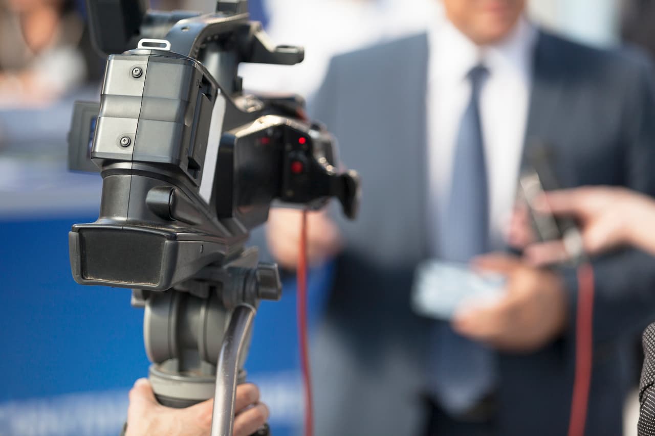 Las actividades que realices vinculadas con los medios de comunicación están bien auspiciadas en este Mes del Perro. También están favorecidos los trabajos comerciales.