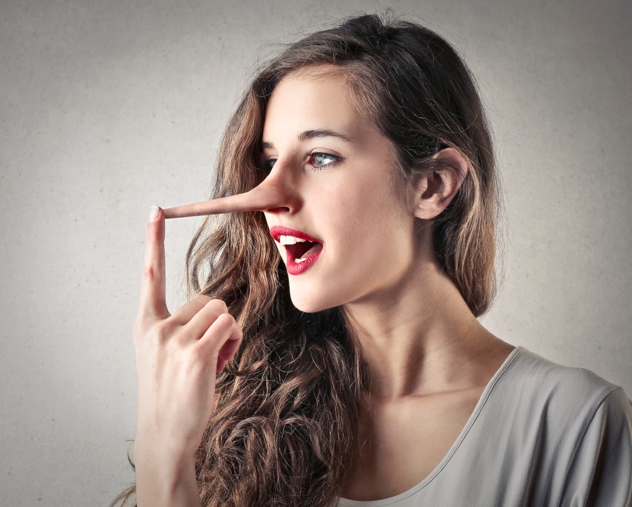 Peligros que debes evitar: Dejar que las personas lisonjeras, aduladoras y manipuladoras te vayan a envolver con cuentos e historias que podrían alejarte de tus metas, si les prestas atención.