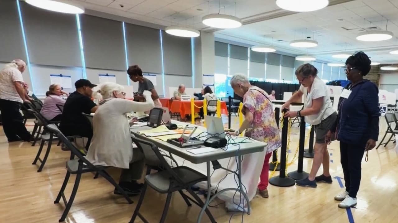 Temas de seguridad e inmigración motivan a hispanos a votación anticipada en Maryland
