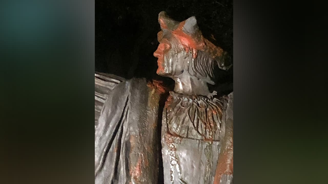 Así lucía el monumento después de ser vandalizado por tercera ocasión.