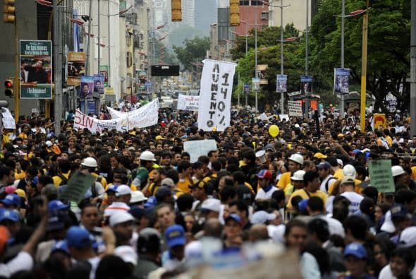 “Ustedes saben el camino que debemos seguir en circunstancias decisivas”: Guaidó a militares venezolanos 