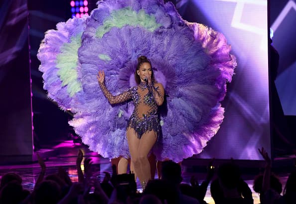 ¡Pero no fue lo único! La intérprete aprovechó el momento para hacer una pequeña presentación de lo que ofrece en su show de Las Vegas.