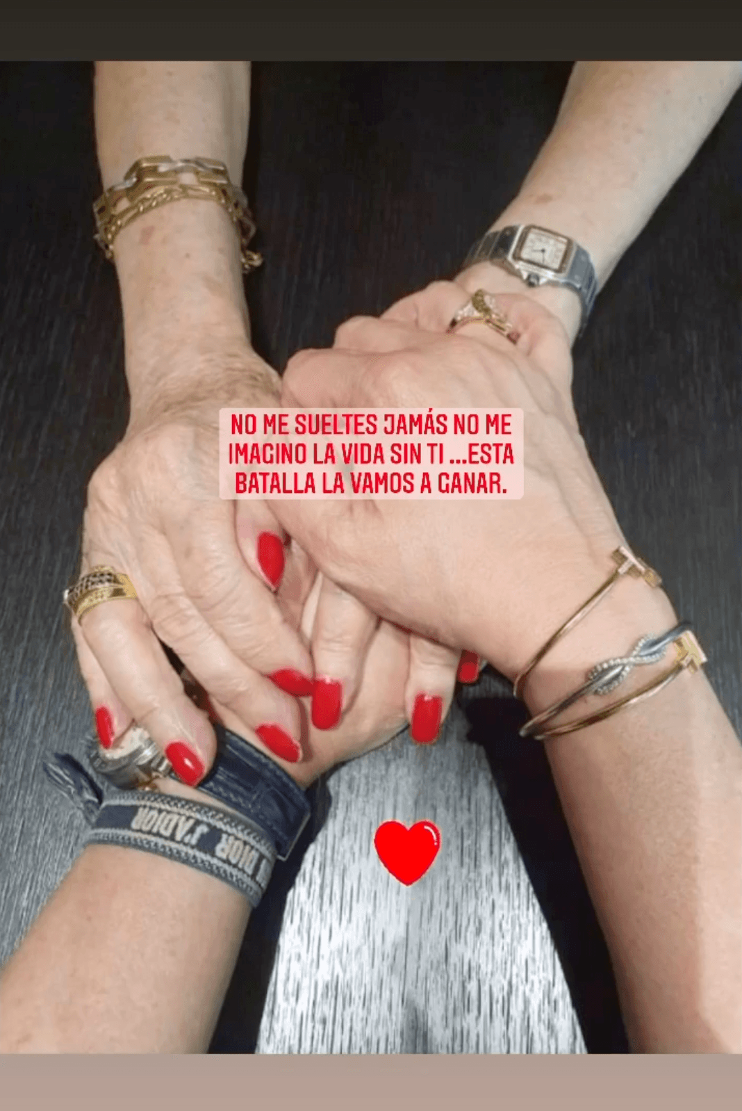 La futura suegra de Christian Nodal no imagina la vida sin su madre. Belinda Schüll no dice el nombre de la enfermedad o dolencia que está batallando, pero sí le pide a doña Juana no soltar su mano.