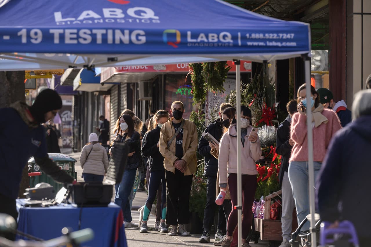 Récord por segundo día consecutivo: reportan casi 22,000 nuevos casos de covid-19 en Nueva York
