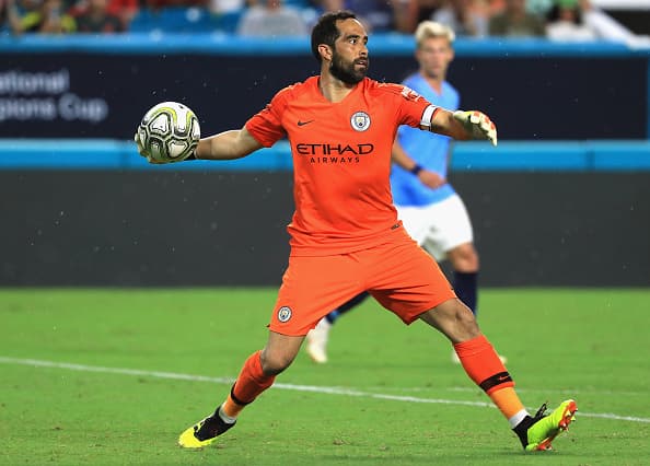 Claudio Bravo será baja para el Manchester City al menos tres meses tras lesión