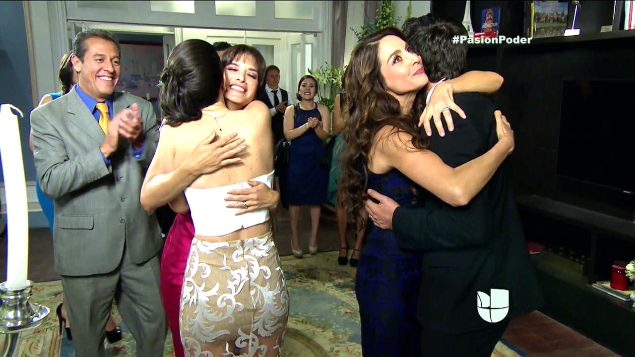 No cabe duda que Julia comparte tu felicidad.