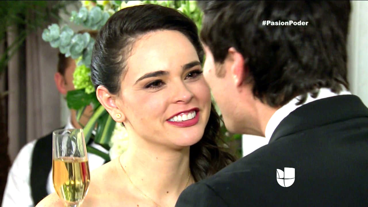 En Pasión y Poder, Franco y Gaby por fin se convirtieron en marido y mujer, sin embargo ella se llevó la sorpresa de su vida al descubrir que él es hijo de Eladio.