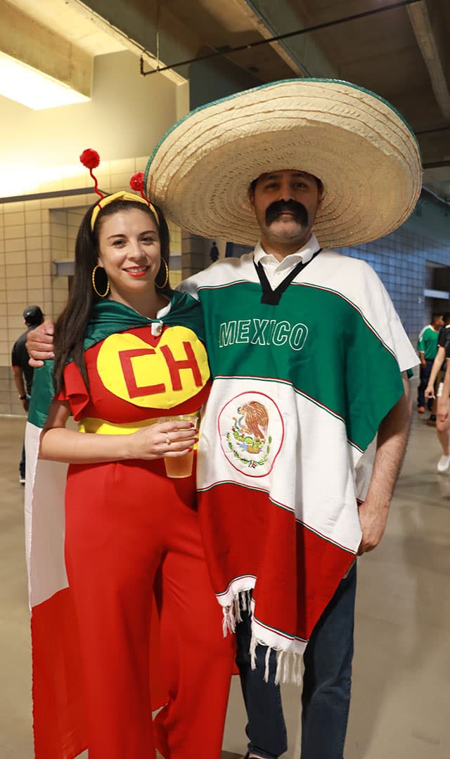 Sombrero, mustacho y el Chapulín Colorado, otras de las insignias de los mexicanos.