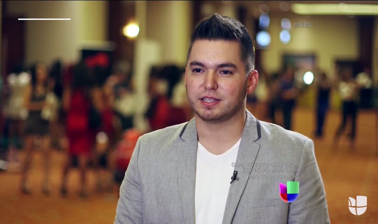 "A mí me quedaba un largo camino por recorrer, estaba a punto de entrar a la universidad a estudiar Administración de Empresas en Sonora, pero decidí casarme porque consideraba 
<b>en ese momento que era la persona con la cual yo quería estar</b>, con esta persona que vivía acá en los Estados Unidos y eso involucraba obviamente que yo saliera de México".
<br>