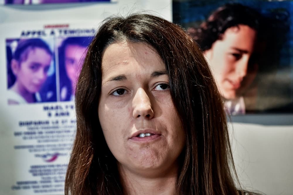 Jennifer de Araujo, madre de la niña de 9 años asesinada, en una conferencia de prensa.