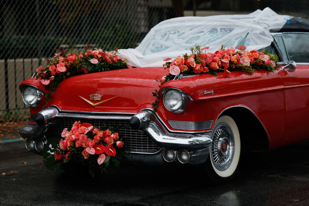 El desfile precede al partido de fútbol americano universitario Rose Bowl. Los pronósticos de lluvia aumentaron durante la semana previa al evento.