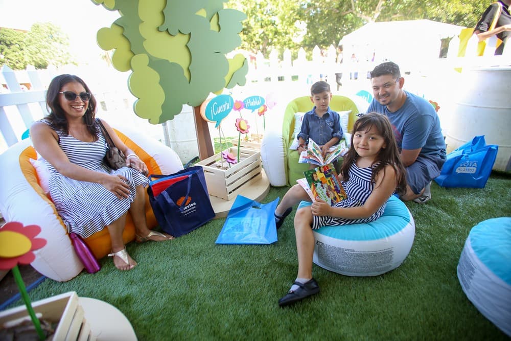 Como todos los años, Univision realizó su ya tradicional Feria de la Educación, el 15 de octubre de 2016, por primera vez en los terrenos de CalState Northridge. Decenas de miles de padres e hijos asistieron al mayor evento educativo de la comunidad hispana estadounidense.