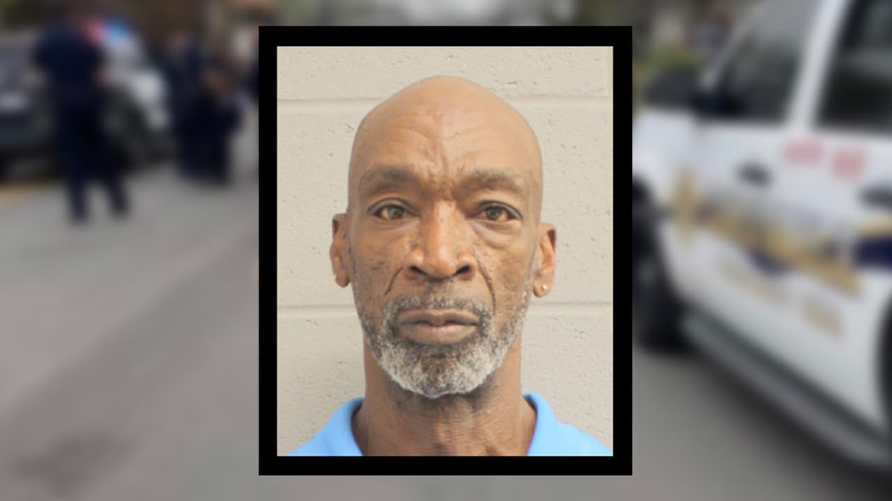 Acusan a un hombre de perseguir a una persona al salir del banco y robarle "una gran suma de dinero"