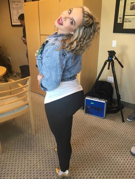 Chiquis no ha expresado públicamente su deseo de
<b>reducirse sus naturales "pompas"</b>, como las llama su novio Lorenzo Méndez. Pero si así lo quisiera, ya sabe que en su agenda tendrá que incluir una sesión para convencerlo primero.
<br>