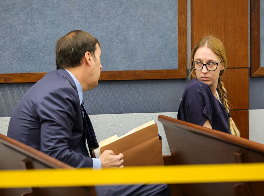 <b>Coordinación del ataque</b>: En los mensajes interceptados, un contacto del recluso preguntó si el asesinato se había llevado a cabo mientras Aaron dormía en su hotel.