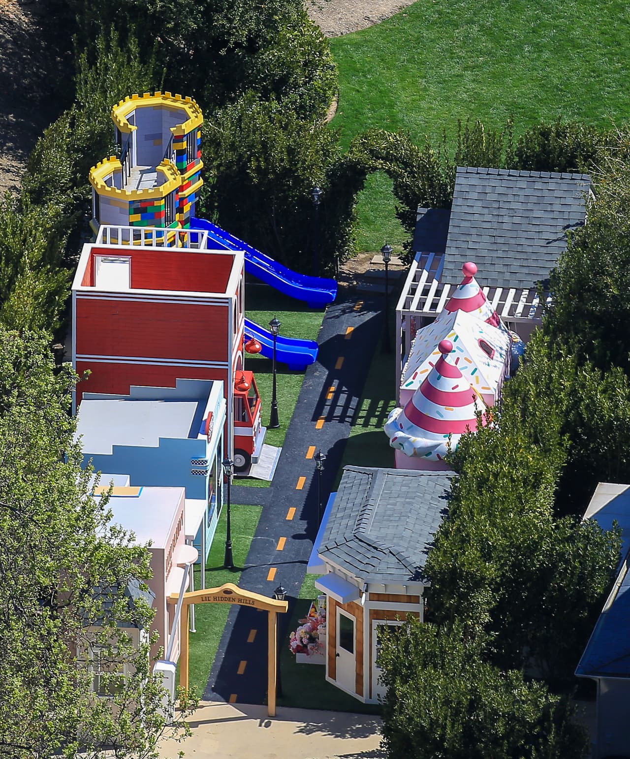 En estos días, Kim Kardashian se encuentra 
<b><a href="https://www.youtube.com/watch?v=Y6RyvBVSOhI" target="_blank">"bien, ocupada y concentrada"</a></b> en sus hijos, según dijo Kris Jenner este jueves 25 de marzo en 'The Ellen Show'.