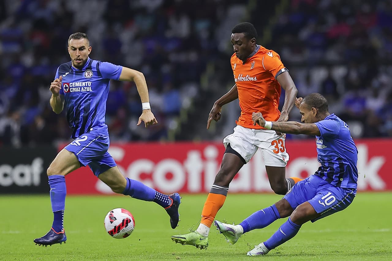 Las anotaciones de Juan Escobar, Rafael Baca y Ángel Romero, Cruz Azul golea 3-1 a Forge y aseguran su lugar en los cuartos de final.