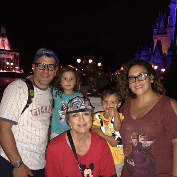 La familia Padrón- Vale aprovechó hasta el último rayo de sol para disfrutar del 'lugar más feliz del mundo'.