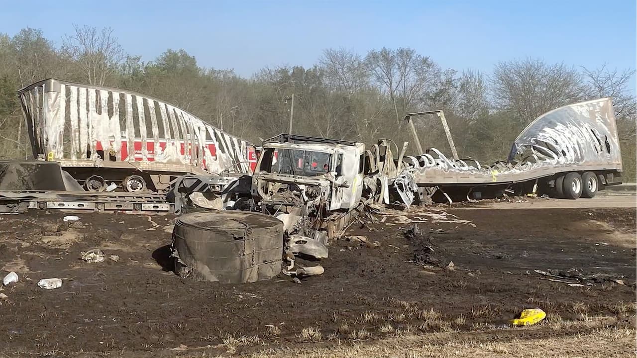 A la preparación de las tierras de siembra se sumaron fuertes ráfagas de viento, que levantaron el polvo en la zona. 
<br>De acuerdo con Allison Göhler, este lunes se alcanzaron ráfagas de entre 35 y 45 millas por hora en la zona del choque múltiple.