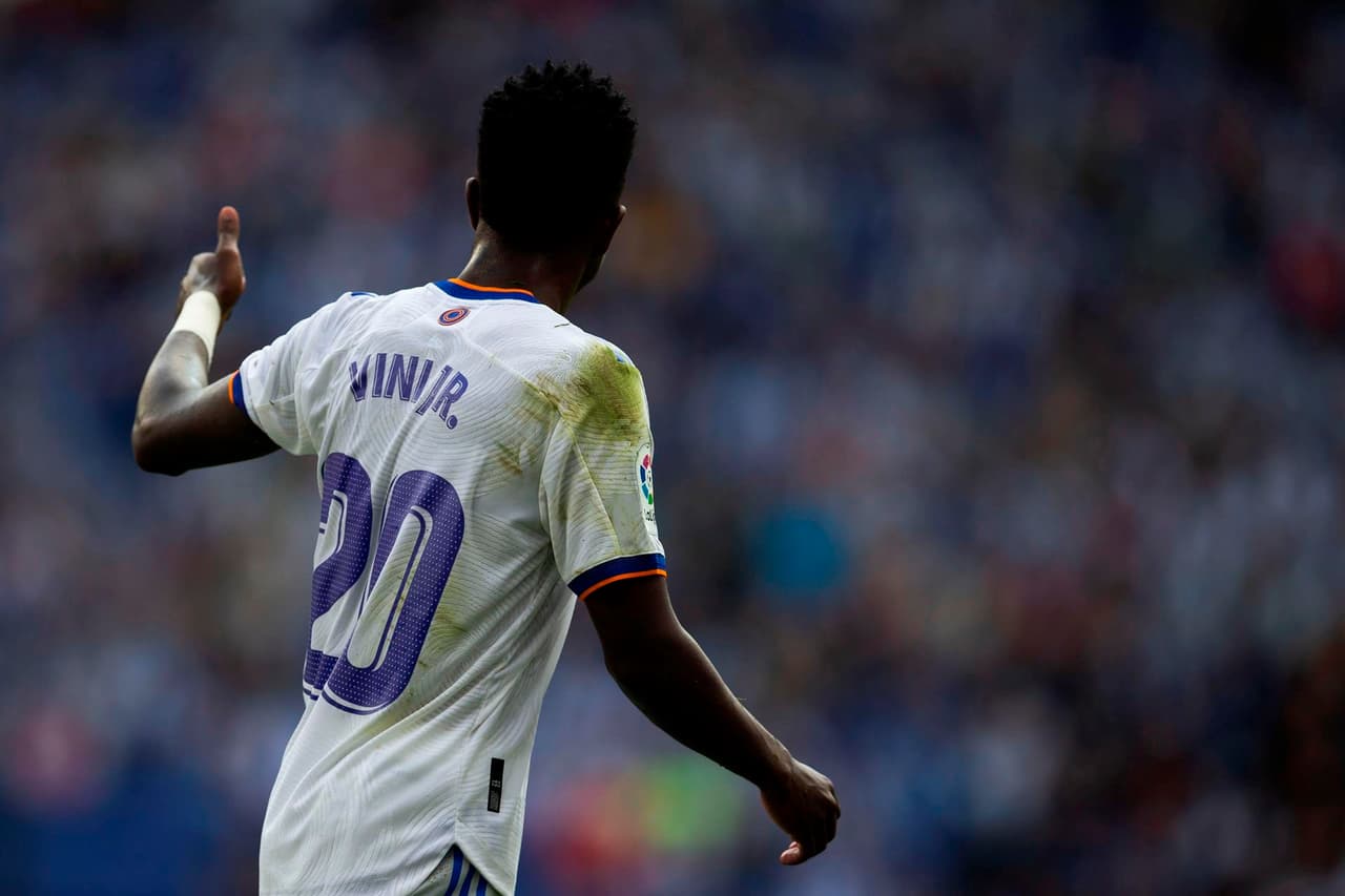 El Espanyol se impone ante el Real Madrid con marcador de 2-1 en la octava jornada de La Liga. Raúl de Tomás abrió el marcador al 17’, seguido de Axel Vidal en el minuto 60’, sin embargo Karim Benzemá se encargó de darle el único tanto al club merengue al 71’.