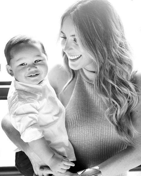 La llegada de su primer hijo fue un destello de alegría para ella y su familia, después de haber pasado por ese trago amargo: "Enterarme de que estaba embarazada, después de la dolorosa muerte de mi hermanita, fue una alegría inmensa para todos. Estábamos muy emocionados con la noticia", dijo para 
<a href="http://www.tvynovelas.com/co/noticias/18/05/18/kathy-porto-comparte-su-luz/">TVyNovelas</a>. 
<br>