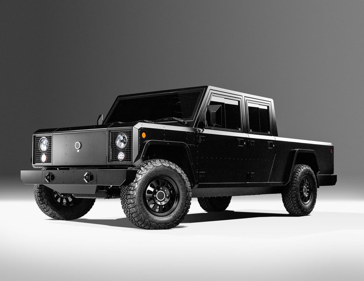 <h3 class="cms-H3-H3"><b>Bollinger B2</b></h3>
<br>
<br>Bollinger Motors, una compañía estadounidense con base en Ferndale, Michigan, planea fabricar dos todoterrenos impulsados en su totalidad por energía eléctrico, entre ellos una pickup para el trabajo duro.
<br>
<br>
<b>Relacionado:</b> 
<a href="https://www.univision.com/carros/bollinger-b1-y-b2-en-imagenes-fotos">Bollinger B1 y B2 en imágenes</a>