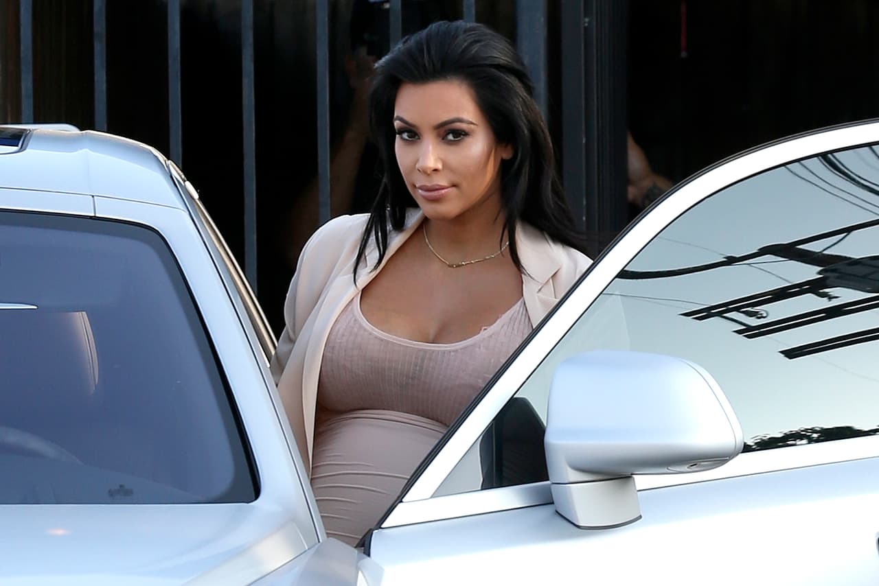 Kim Kardashian luce más bella que nunca con casi siete meses de embarazo.